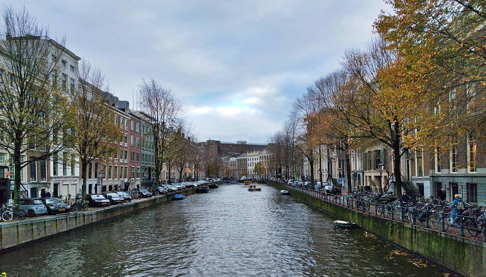 1 Day in Amsterdam: Canals, Hidden Churches & Forgotten Masters