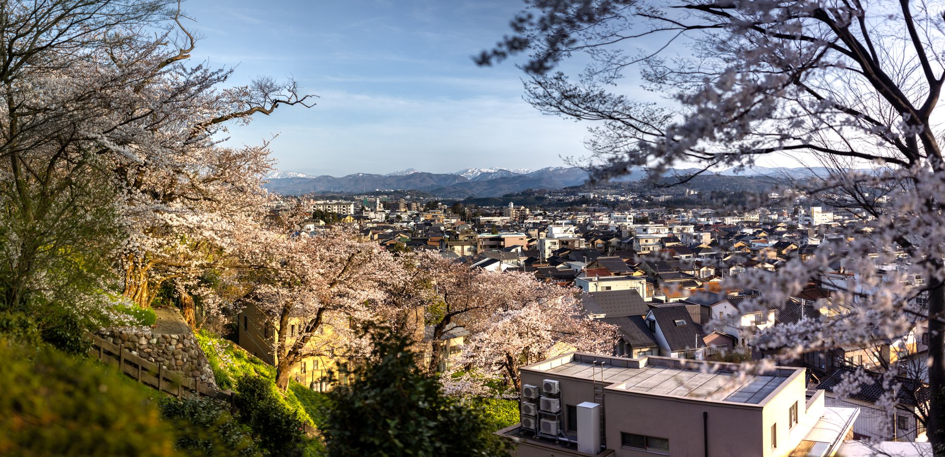 Beyond Kenrokuen: Underrated Kanazawa's Historical Districts Revealed
