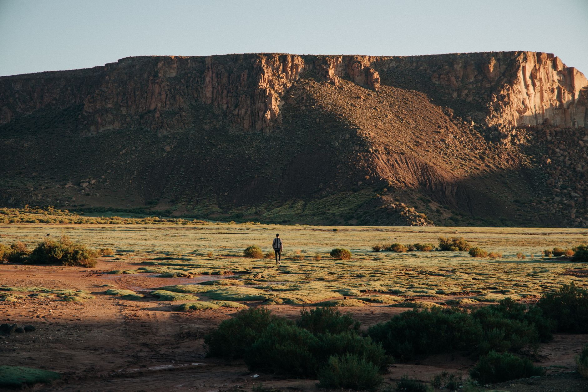 How Do People Afford to Backpack Several Countries? Beyond the Budget Myths