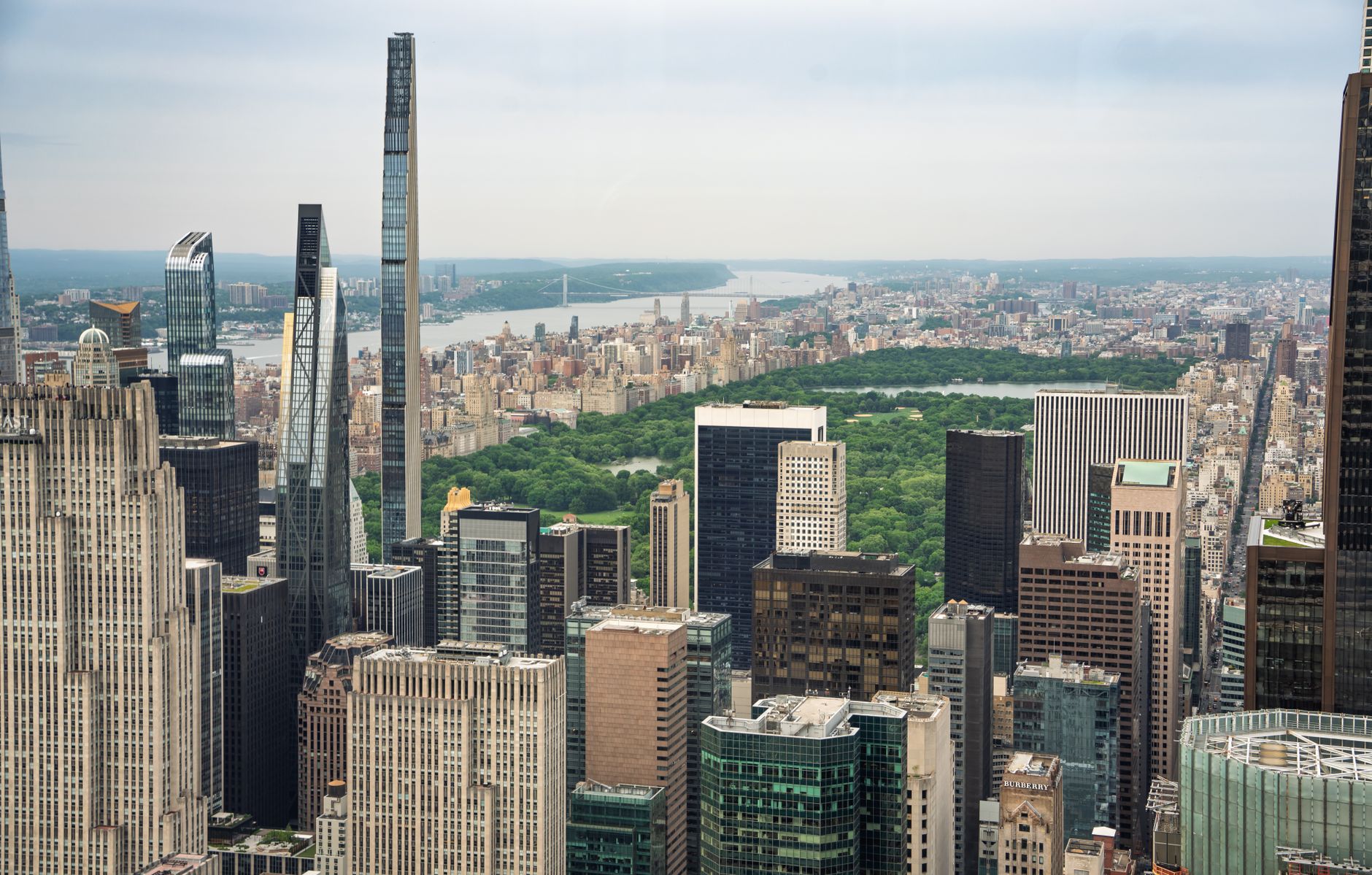 How Far Apart Are the Empire State Building and the Statue of Liberty? Distances and Hidden Stories