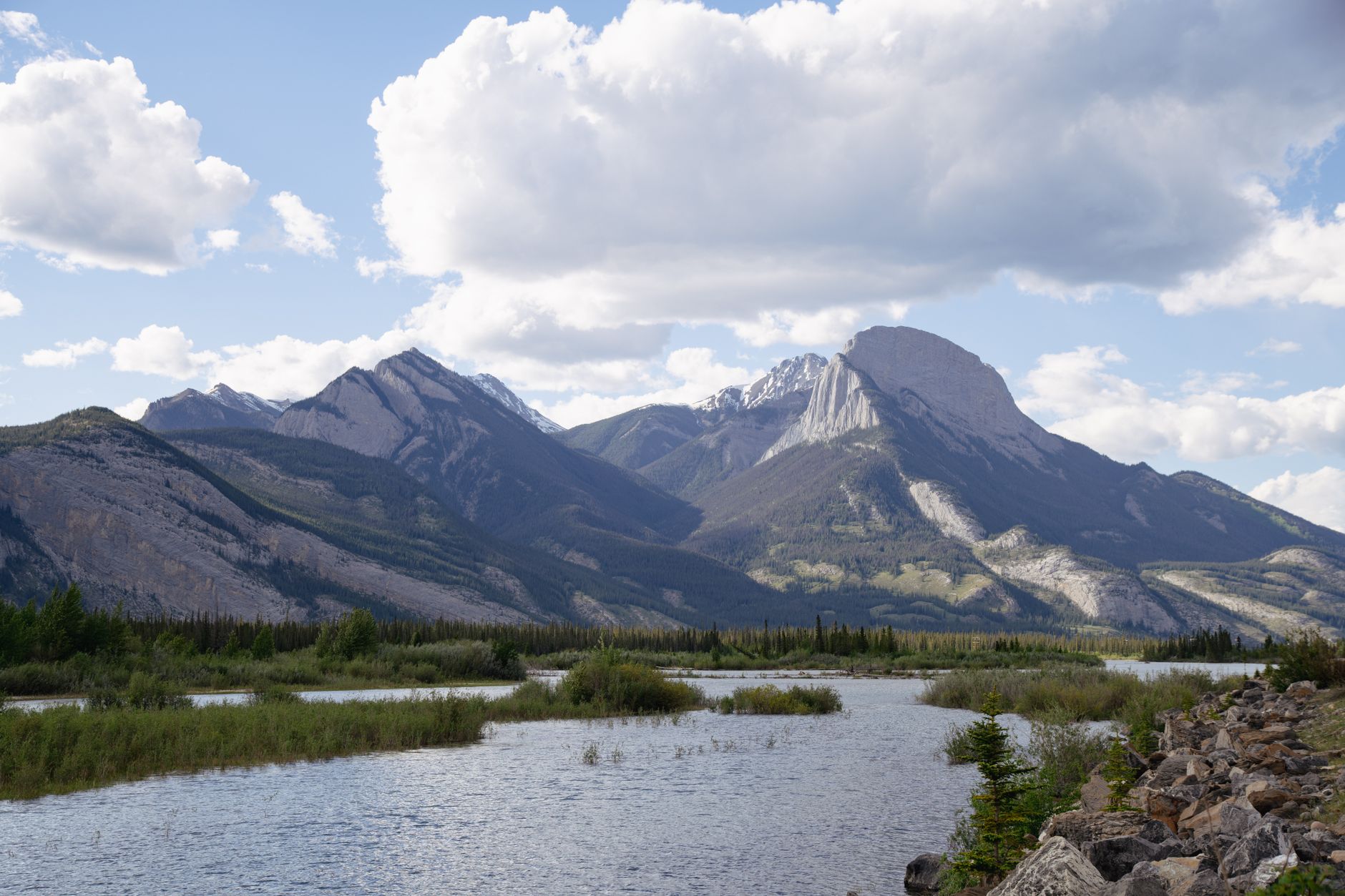How the Economy of Each US State Bordering Canada Compares: Hidden Gems