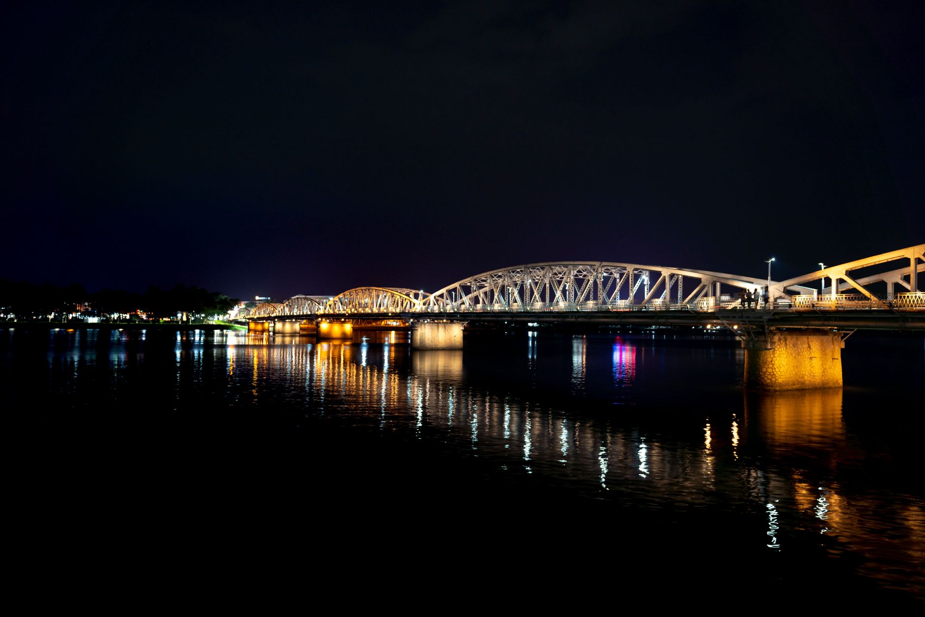 Kanazawa Autumn Illuminations & Gardens: Secret Histories Emerge