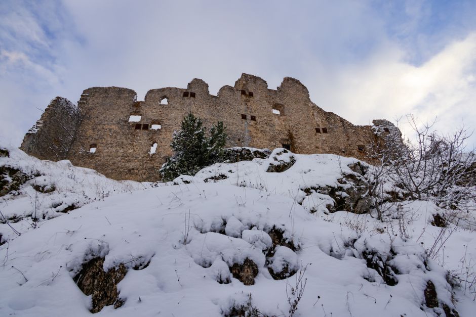 Piatra Roşie, Romania