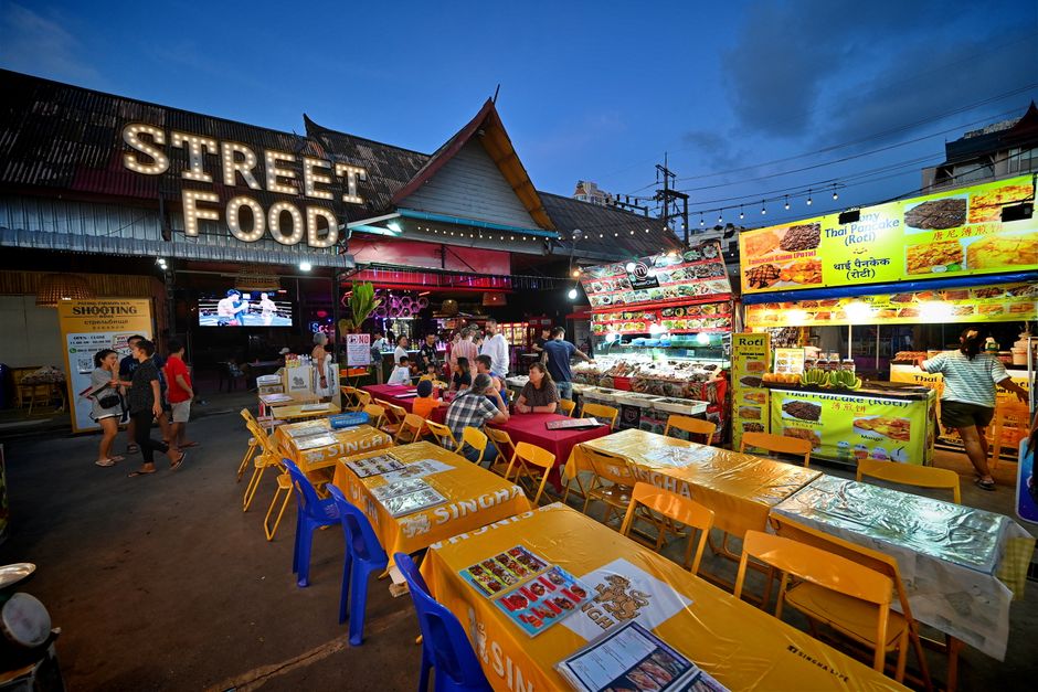 Pa Tong Go Savoey, Yaowarat Road, Bangkok, Thailand