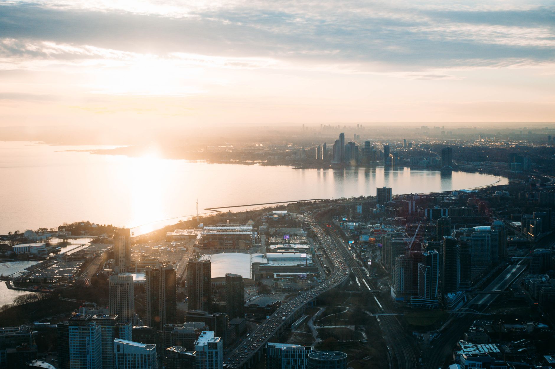 What do Canada and Other Countries See When They Look at Google Maps for Lake Ontario?